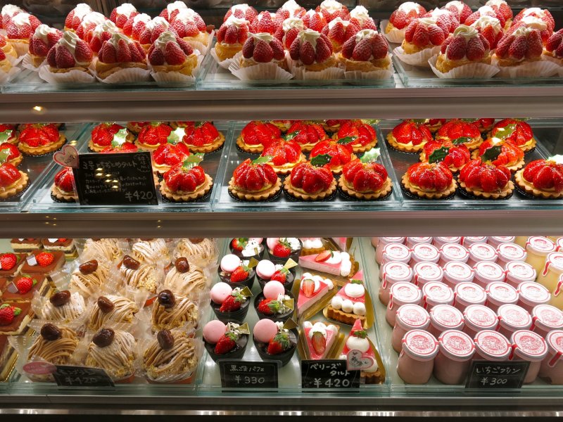 Боже мой! Рай клубничных десертов в сувенирной лавке фермы Ичиго Но Сато в префектуре Точиги. Обязательно загляните после сбора клубники