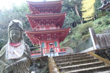 <p>Three story pagoda</p>
