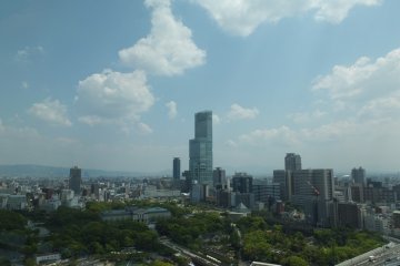 <p>มองเห็นตึก Abeno Harukas อาคารทึ่สูงที่สุดในญี่ปุ่นได้อย่างชัดเจน</p>