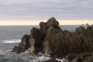 Formação rochosa na praia de rochas, acessível a partir de qualquer um dos parques de campismo