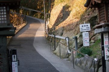 <p>Entrance to the temple. There are also Zen training classes open to the public on the 18th of every month except May.</p>