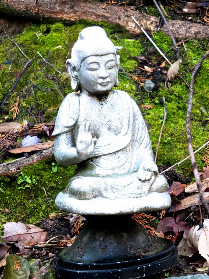 <p>One of the unique statues on the temple grounds</p>