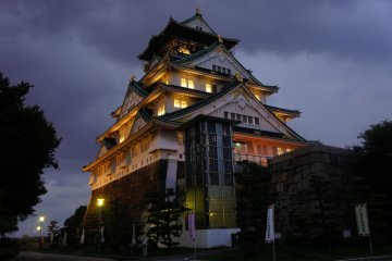 <p>All the individual rooms have lights inside which, in combination with&nbsp;the street lights around the castle, give a unique and mystic feel to the entire castle grounds.</p>