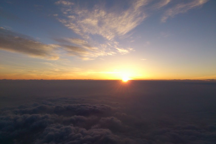 แสงแรกของวันใหม่ ณ จุดสูงสุดของญี่ปุ่น Fujisan (富士山)