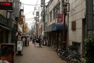 <p>Tanuki-dori ถนนทานูกิในย่านอาซากุสะ</p>