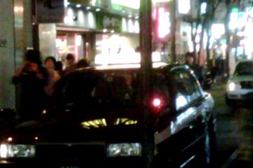 <p>สะแกและถนนกินซ่าเป็นศูนย์กลางของอำเภอสถานบันเทิงยามค่ำคืนใน Kumamoto</p>