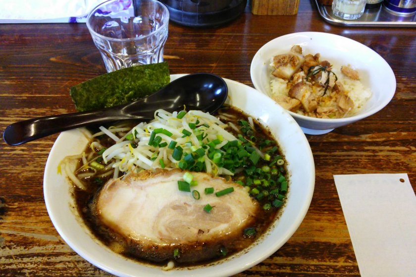 Flavorful garlic ramen and a meaty rice bowl, half price at lunch time.
