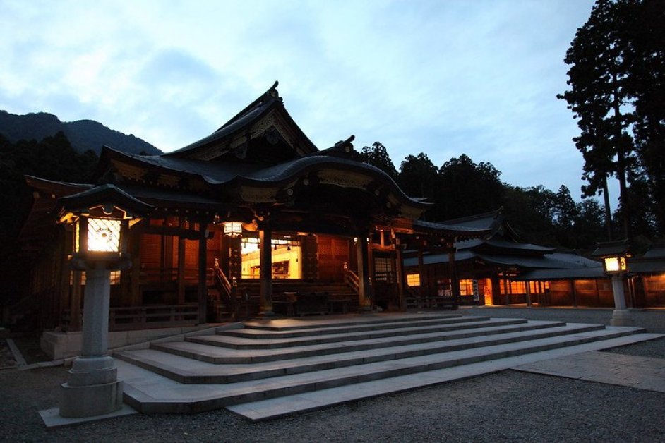 Yahiko Shrine