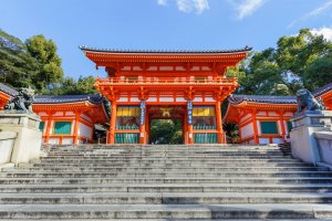 Gate to Yasaka Jinja shrine in Kyoto.