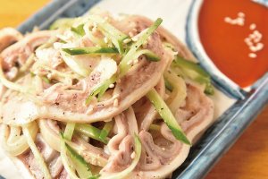 Stir-fried Pork Belly with Garlic (¥500) (excluding tax)